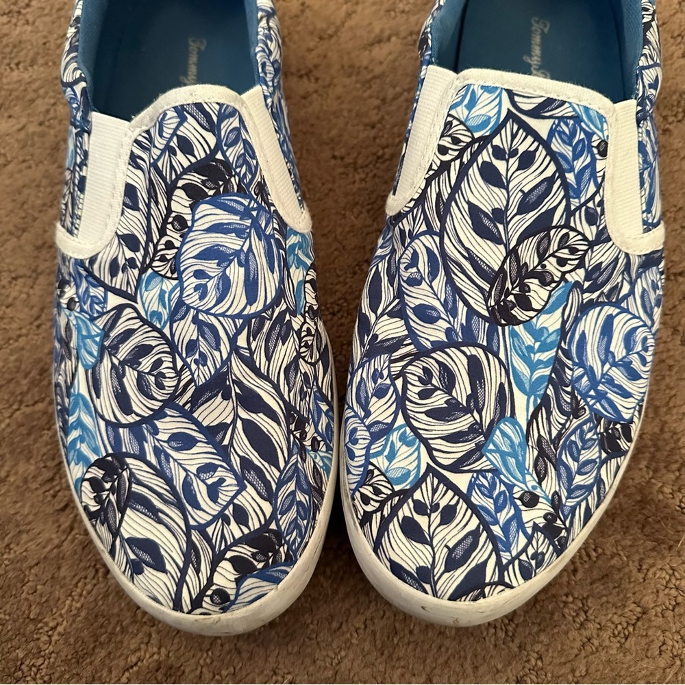 Tommy Bahama tropical blue slip on sneaker Sz 8.5